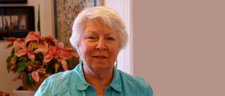 une personne plus dans une chemise bleue