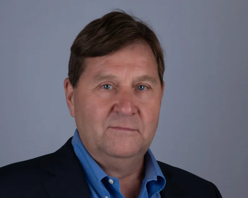 A portrait picture of a man